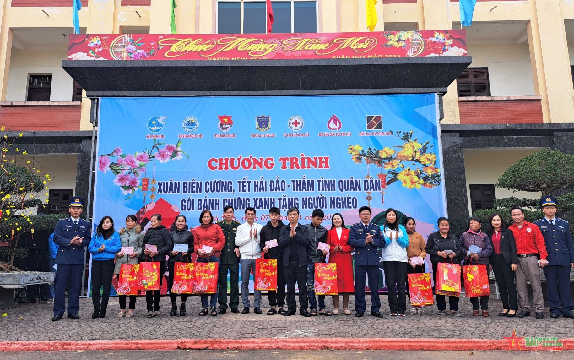 Hải đội 102 tổ chức Chương trình “Xuân biên cương, Tết hải đảo - Thắm tình quân dân”​